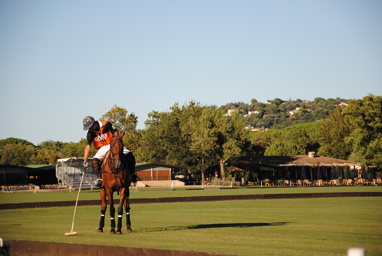 Photographie prise par Horse Development lors d'une compétition internationale de Polo à Deauville, cavalier et son cheval